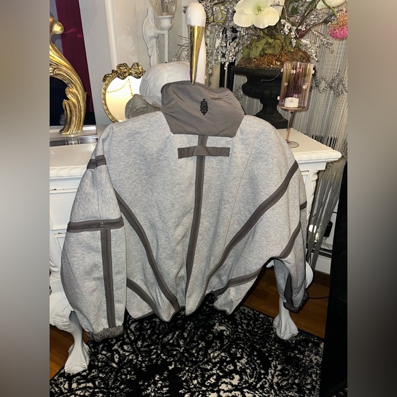 FREE PEOPLE Movement Peace Out Liner Jacket-Grey
$148 - Picture 11 of 13